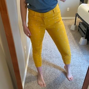 Old Navy mid-rise daisy print chinos - 12